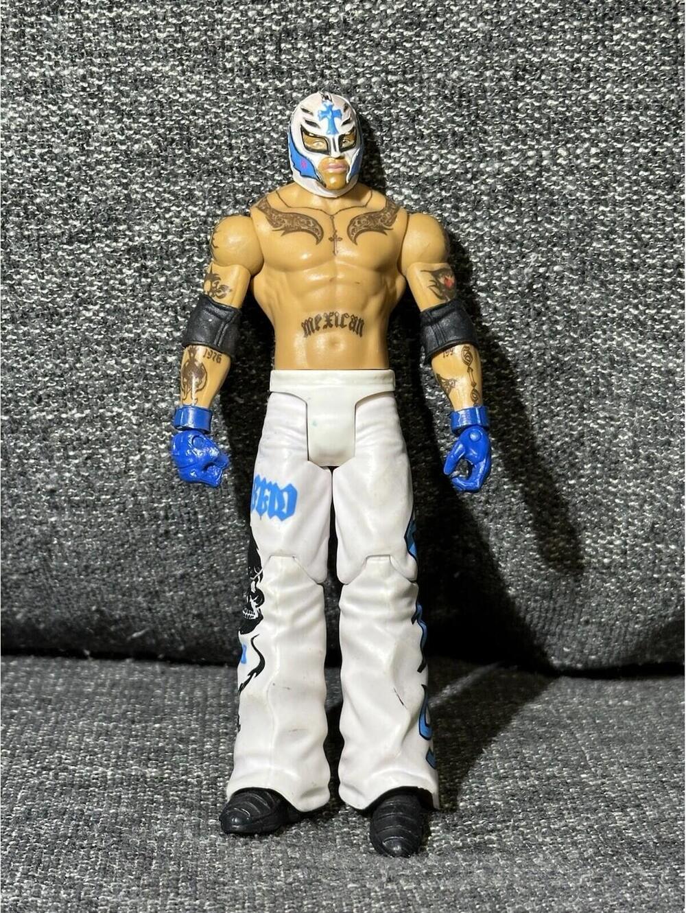 2010 Mattel WWE Rey Mysterio Survivor Series Heritage 1 White Pants 6”figure